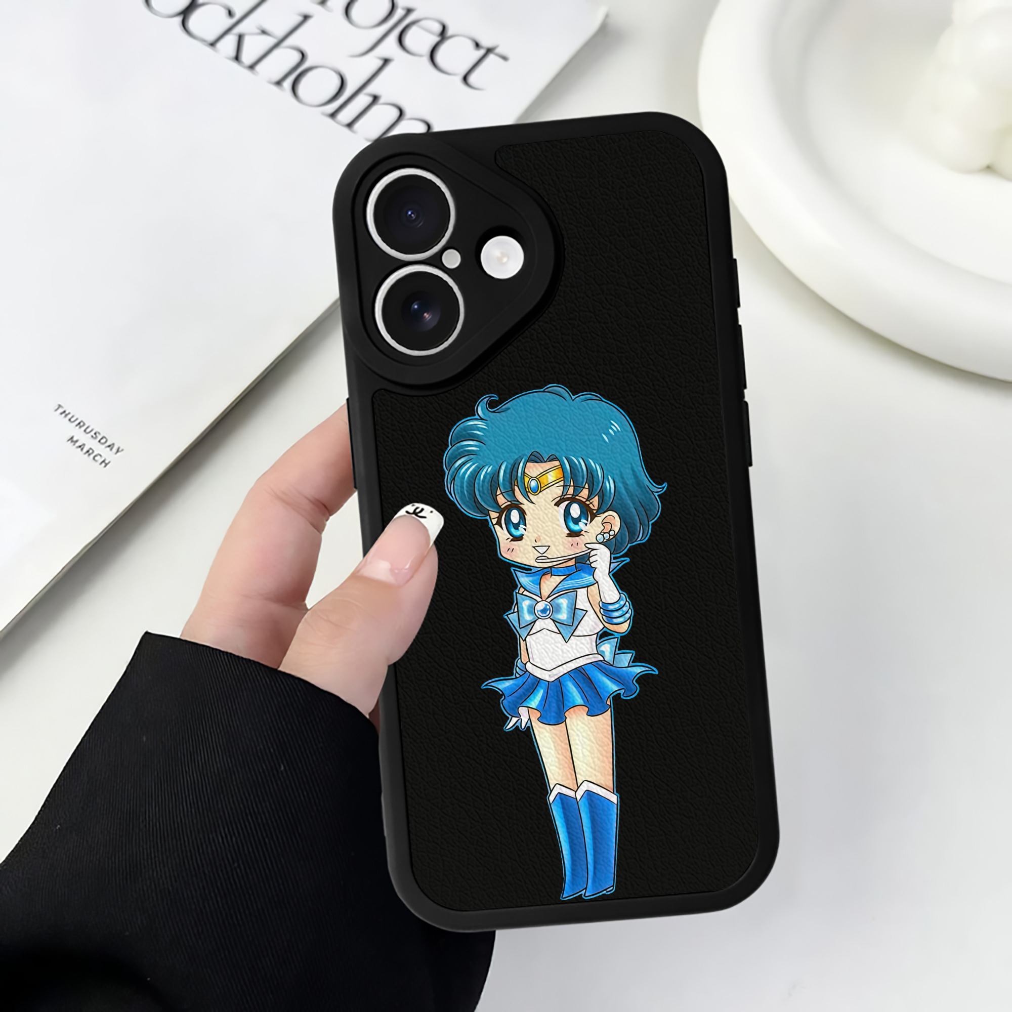 （画像用） 美少女戦士セーラームーン 水野 亜美 みずの あみ Sailor Moon Mizuno Ami 【iPhone 16シリーズ対応】シリコンスマホケース（レザー調） 材質：シリコン